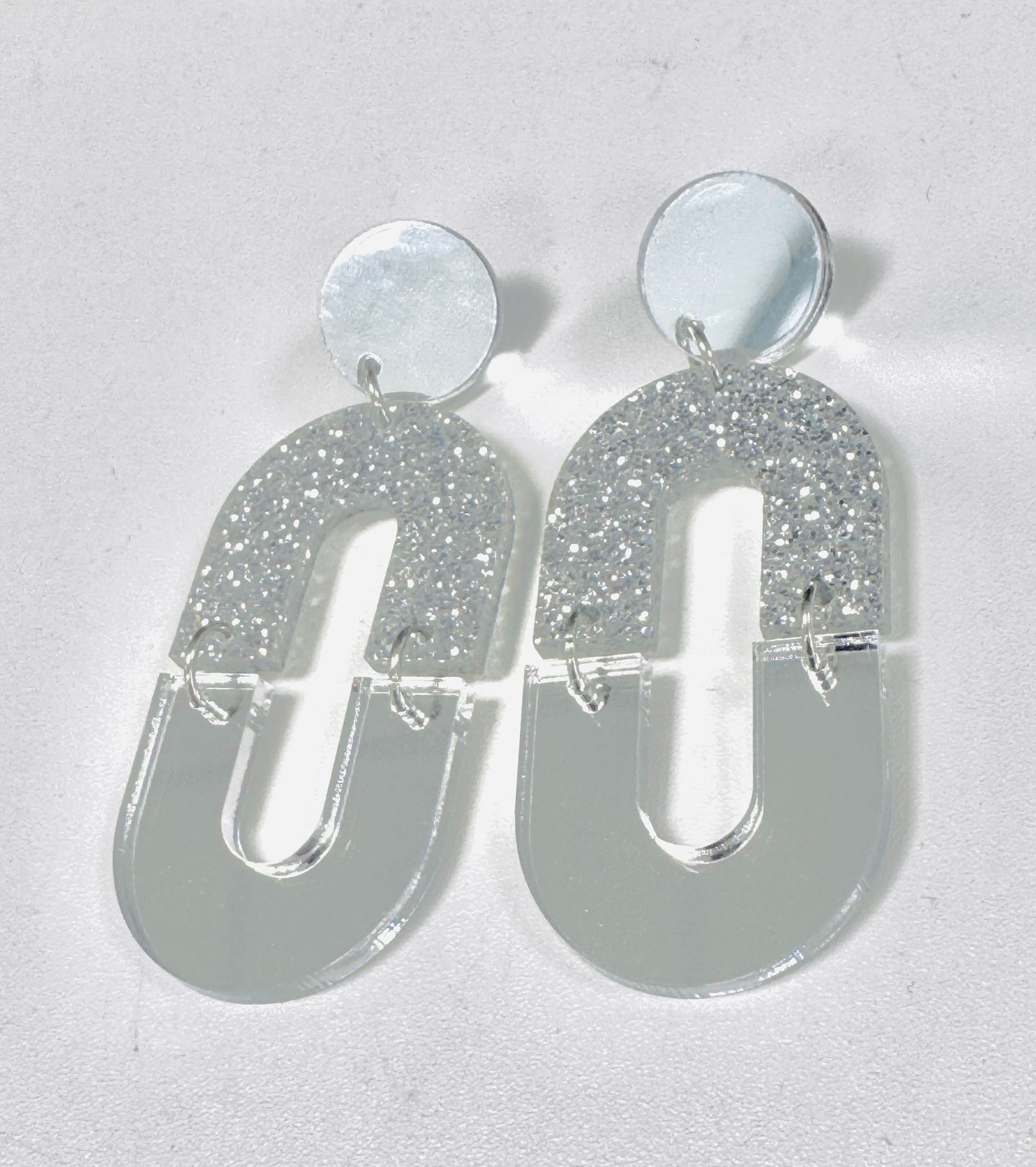 Ovaali -peiliakryylikorvakoru