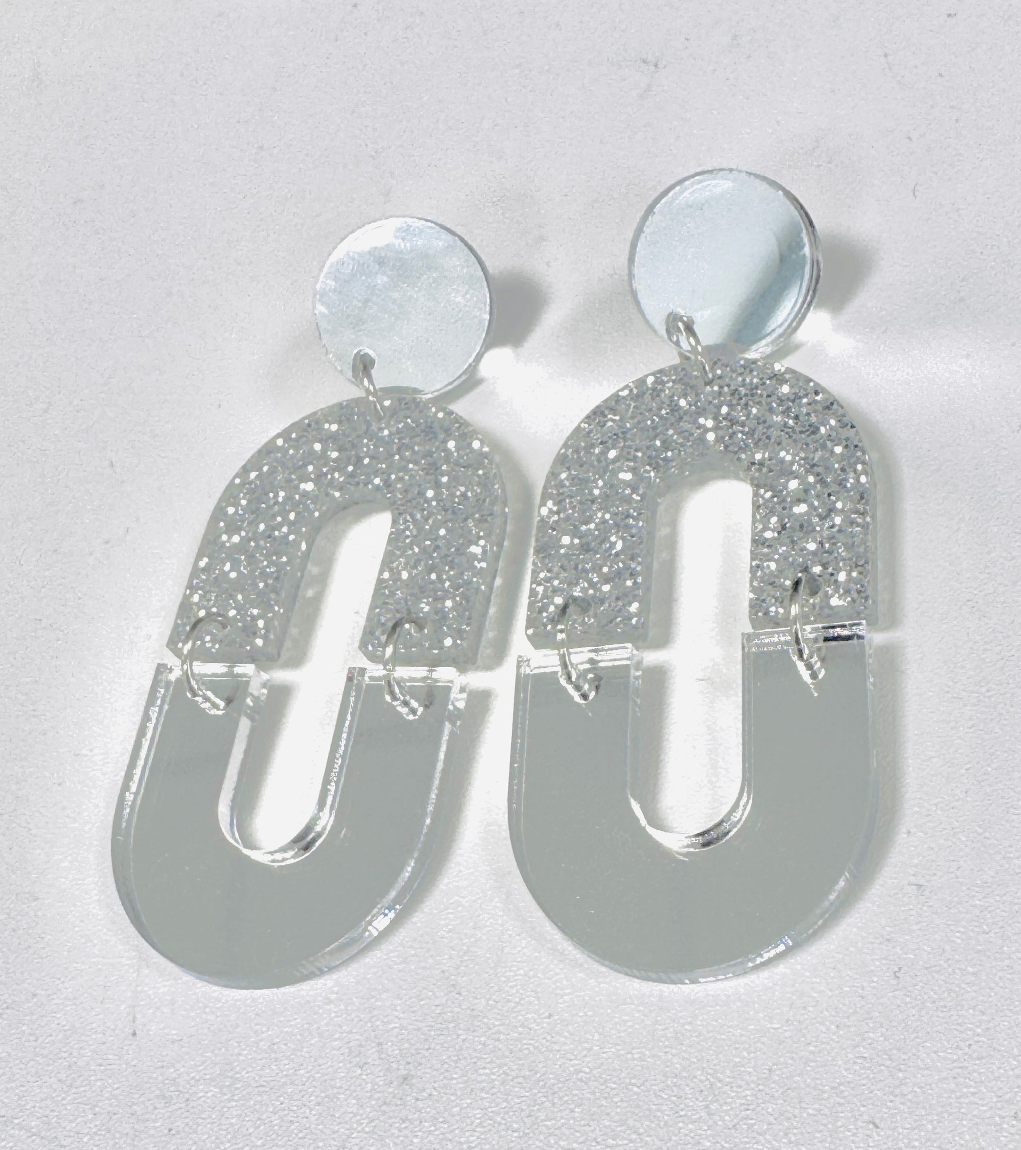 Ovaali -peiliakryylikorvakoru