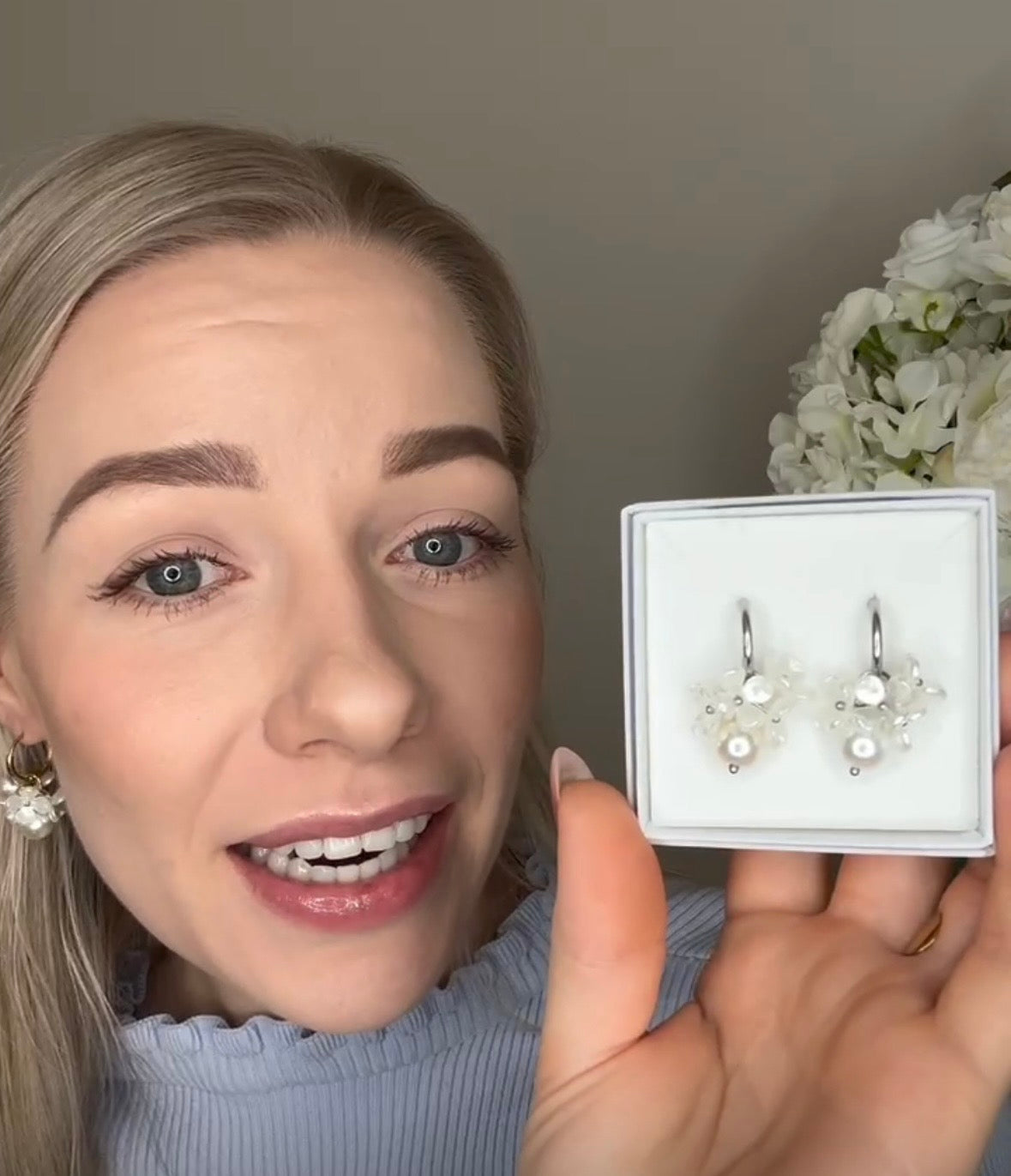 Aurora helmikorvakorut ja sormus lahjapakkaus